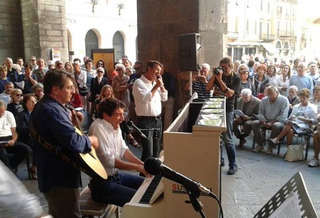 (Video) Ovazione per la band dei tre Sindaci:Del Bono (Bs), Galimberti (Cr) e Gori (Bg)