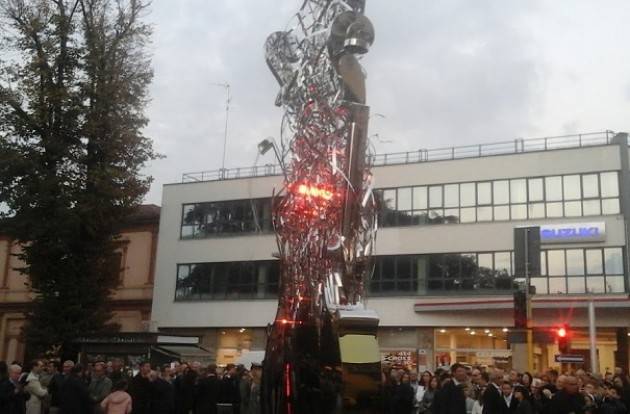 Cremona Il super violino di Palù è stato inaugurato e donato alla città