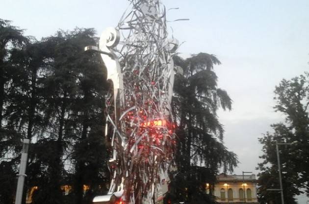 Cremona Il super violino di Palù è stato inaugurato e donato alla città