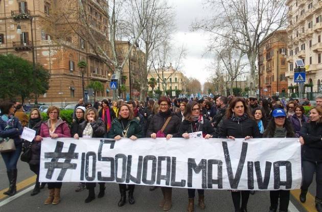 L'allarme Cgil  Call center: senza interventi normativi 80 mila a rischio