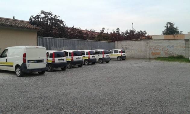 Cremona Il parcheggio di Via dei Cipressi diventa deposito privato delle auto delle Poste Italiane Come mai?