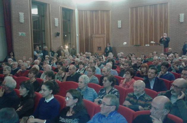 Refrendum Tanta gente al confronto interno al PD con Pizzetti (per il SI) e Panzeri (per il NO)