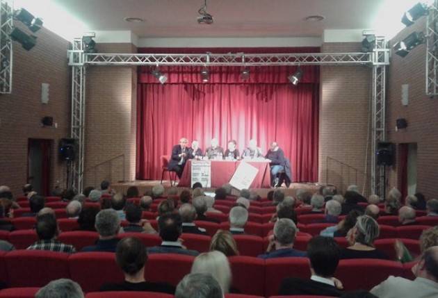 Refrendum Tanta gente al confronto interno al PD con Pizzetti (per il SI) e Panzeri (per il NO)