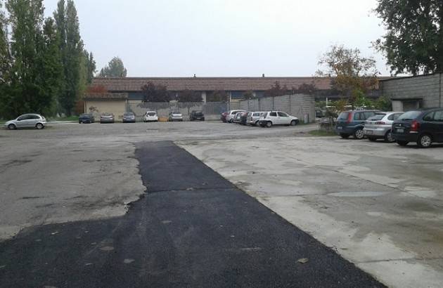 Cremona Il parcheggio di Via Dei Cipressi è di nuovo agibile per tutti. I mezzi delle poste italiane non ci sono più