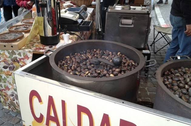 Casalmaggiore Un pienone il primo giorno della  fiera di San Carlo  che chiuderà 6 novembre 2016