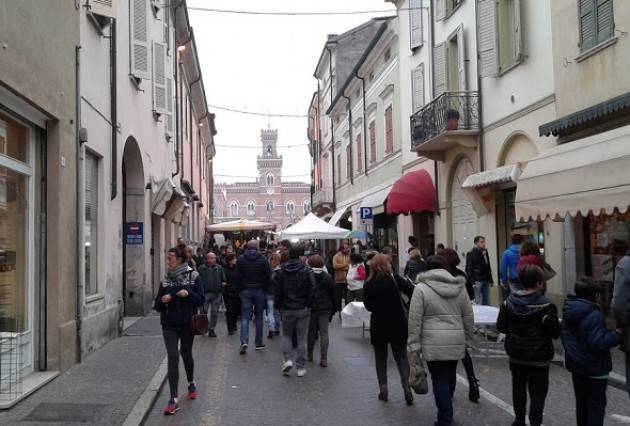 Casalmaggiore Un pienone il primo giorno della  fiera di San Carlo  che chiuderà 6 novembre 2016