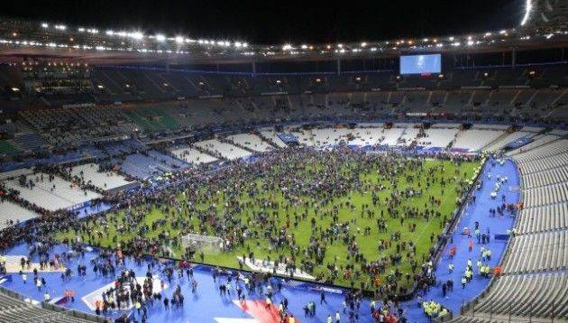 Attentati Parigi 2015 Un anno fa le autorità italiane erano al fianco del popolo francese