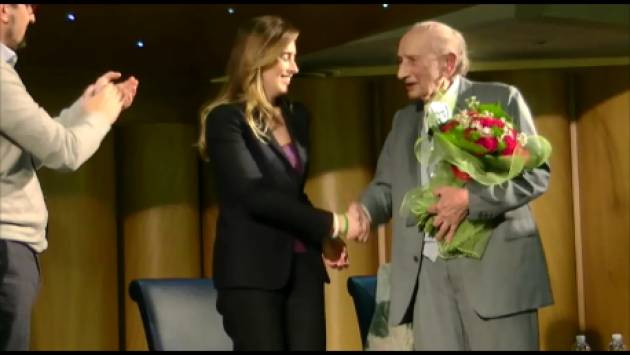 (Video) Cremona Basta un SI standing ovation per Mario Coppetti (103 anni) all'incontro con la Boschi