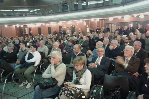 (Video) Cremona Basta un SI standing ovation per Mario Coppetti (103 anni) all'incontro con la Boschi