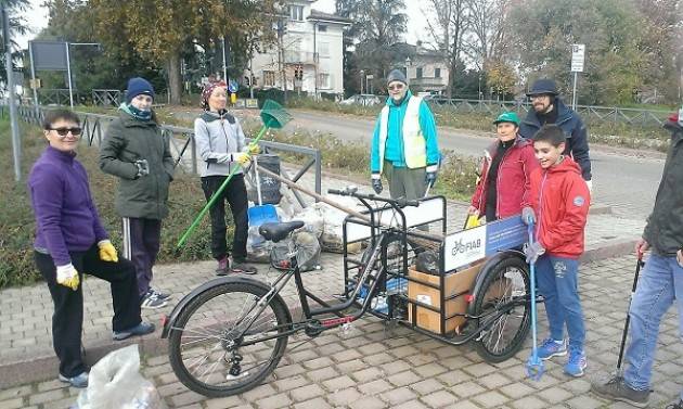 Crema Ecozioni  I volontari hanno pulito il piazzale della stazione