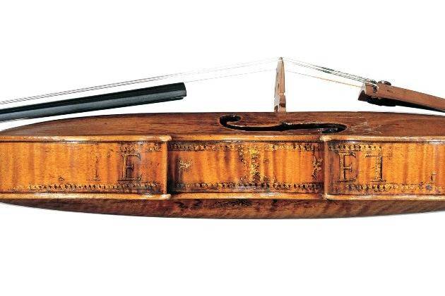 Cremona, il violino Carlo IX di Amati incontra la chitarra Sabionari di Stradivari