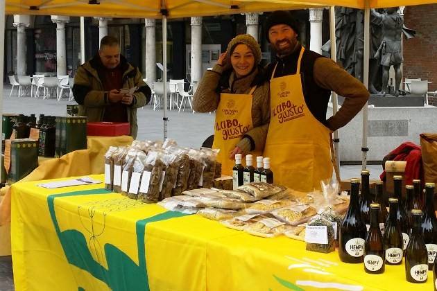 Lombardia, consumi: +500% terreni a canapa, ‘maiale vegetale’ per edilizia e cibo