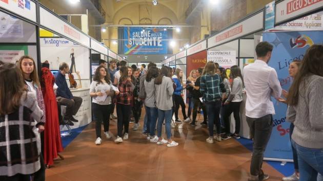 Cremona Scelte per il futuro, arte, salute e teatro questa mattina al Salone dello Studente