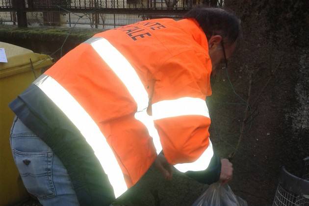 Cremona, raccolta rifiuti porta a porta: i primi 50 bollini gialli