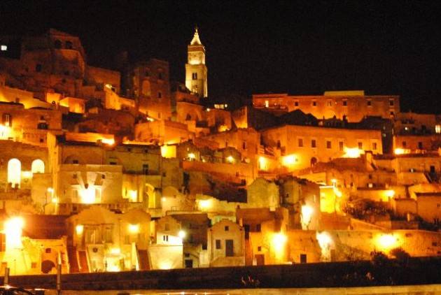 Milano Inaugurato il Presepe Monumentale dei sassi di Matera