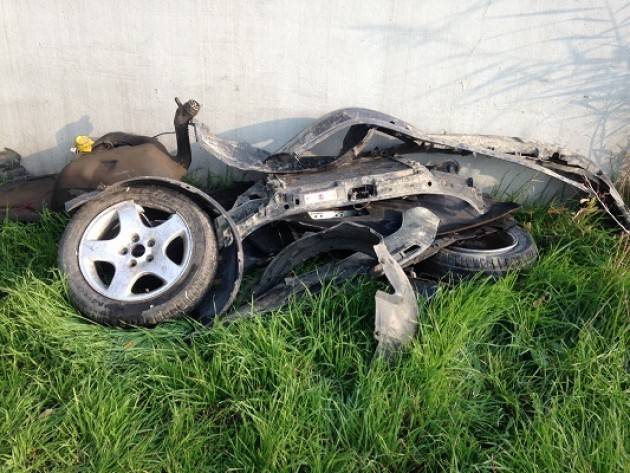 Pezzi di auto Rifiuti abbandonati in A21 di Elia Sciacca (Cremona)