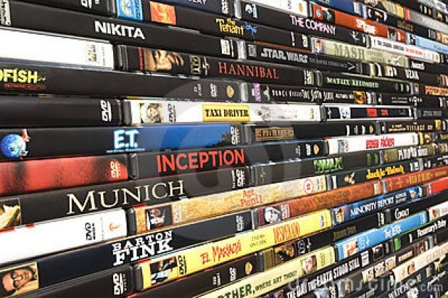Uneba Si può far vedere un film in dvd in rsa senza violare la legge