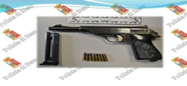 Parma - Cocaina ed una pistola in casa