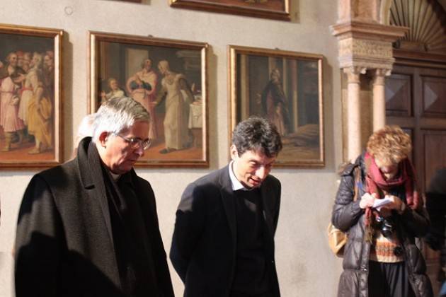 Cremona Il Sindaco Galimberti  ed il Vescovo Napolioni inaugurano la mostra dei Presepi