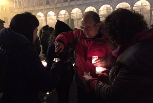 (Video) Successo del Flash Mob 'Cremona con Aleppo'.Interventi,poesie e manifestazione 