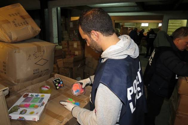 Milano La polizia locale opera maxi sequestra  di giocattoli contraffatti
