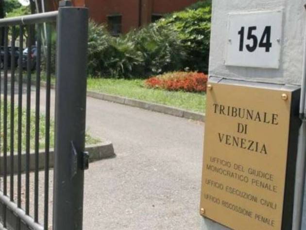 Venezia Manifestazione per il ragazzo ‘effeminato’ tolto alla famiglia con un TSO camuffato