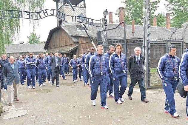 Giorno della Memoria Anche un libro ,una lettura per ricordare ‘L’Olocausto’ di Giorgino Carnevali