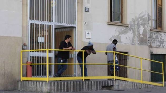 TRISTEZZA E CORDOGLIO IN VIA ALDINI PER LA MORTE DI UN GIOVANE ERITREO