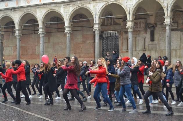 Cremona ONE BILLION RISING Un ballo collettivo per fermare la violenza