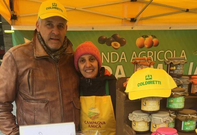  Cremona Piace il San Valentino al Mercato di Campagna Amica in piazza Stradivari