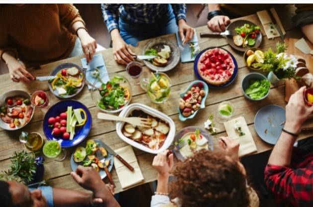 Commercio. Parte la Milano con JUST EAT la prima consgena di 'Ristorante Solidale'