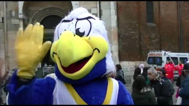 (Video)Cremona Per Carnevale ogni scherzo vale…Mezza giunta in piazza Ecco la foto Evviva