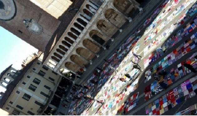 Viva Vittoria colora la piazza del Comune  di Cremona  vendute circa 650 coperte