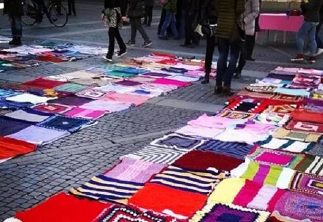 Viva Vittoria colora la piazza del Comune  di Cremona  vendute circa 650 coperte