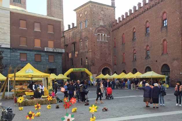 Cremona, con Campagna Amica cocktail al miele e “caciotta della solidarietà”