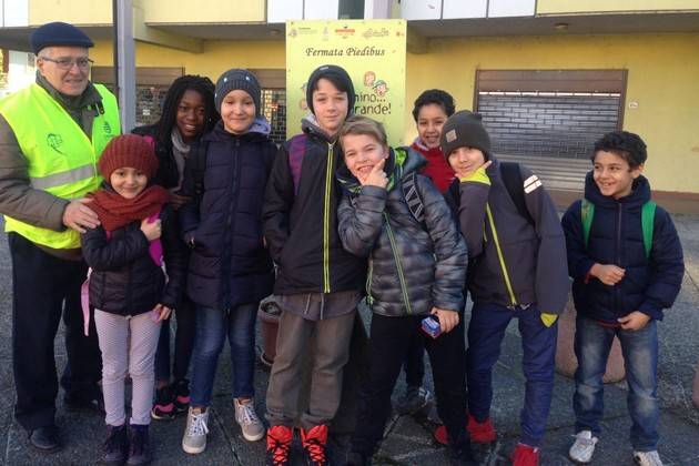 Cremona, alla Scuola Primaria Stradivari il piedibus è di comunità
