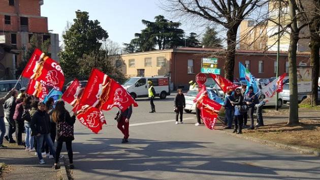 Cgil-Uil I lavoratori dell’HOTEL IBIS di Cremona protestano per la chiusura dell’ albergo