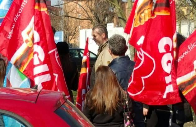 Cgil-Uil I lavoratori dell’HOTEL IBIS di Cremona protestano per la chiusura dell’ albergo