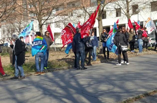 Cgil-Uil I lavoratori dell’HOTEL IBIS di Cremona protestano per la chiusura dell’ albergo