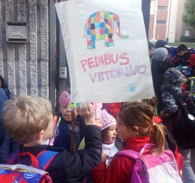 Piacenza  Partenza del Piedibus alla primaria Vittorino da Feltre.