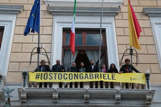 Amnesty  #IOSTOCONGABRIELE Lo striscione sul palazzo delle Aquile di Palermo