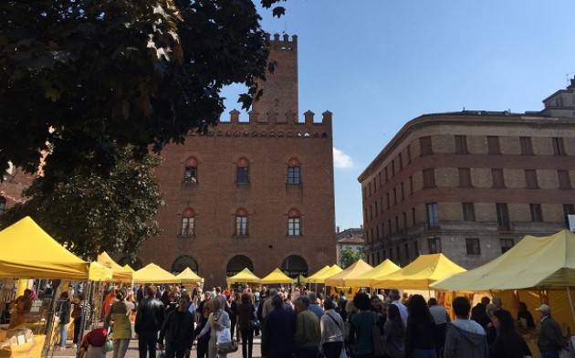Coldiretti ‘Festa della mamma’ con Campagna Amica domenica in piazza Stradivari a Cremona