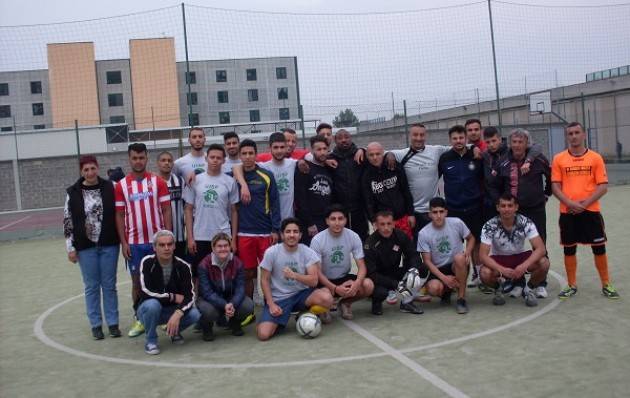 Uisp  Ragazzi del quartiere Cambonino di Cremona in CARCERE per un incontro di calcio a 7