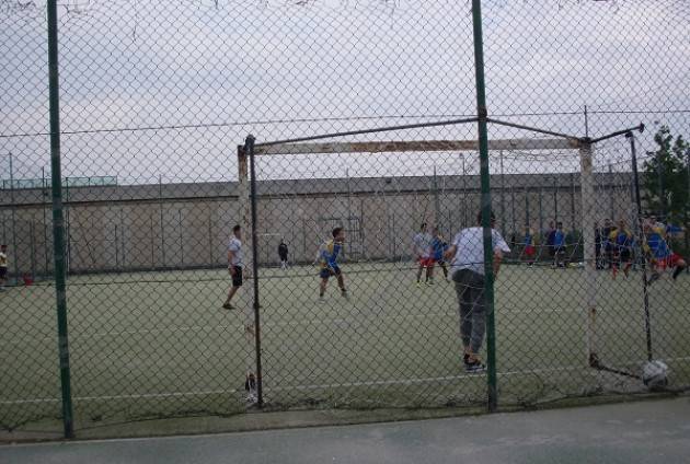 Uisp  Ragazzi del quartiere Cambonino di Cremona in CARCERE per un incontro di calcio a 7