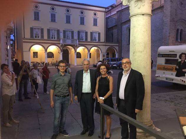 Crema verso l’11 giugno. Molta gente all’incontro con Pisapia a sostegno della Bonaldi