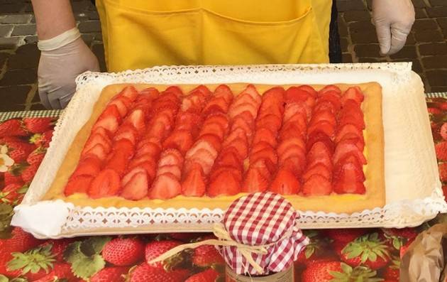 Al Mercato di Campagna Amica a Crema è tempo di fragole e ciliegie