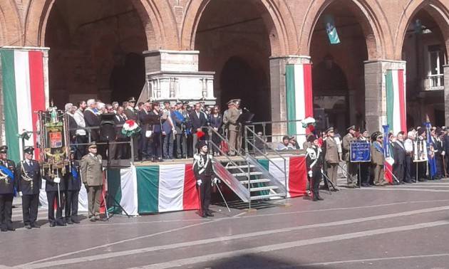 (Video) Cremona Molte persone in piazza per la Festa della Repubblica 2 giugno 2017 