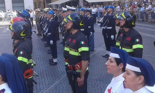 (Video) Cremona Molte persone in piazza per la Festa della Repubblica 2 giugno 2017 