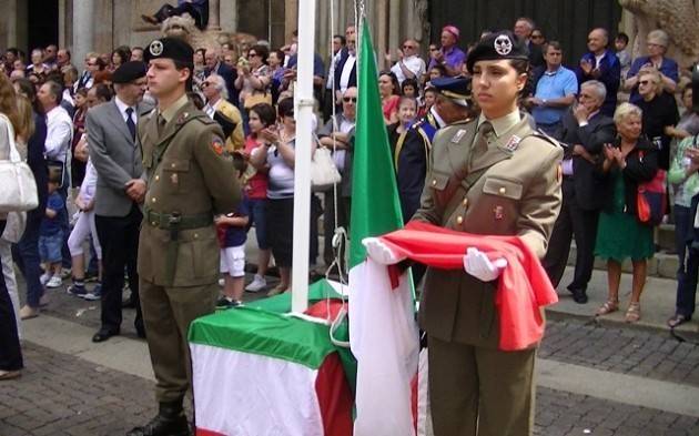 (Video) Cremona Molte persone in piazza per la Festa della Repubblica 2 giugno 2017 