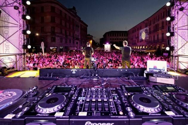 Ritorna in piazza Stradivari  la reunion dei 42 dj’s cremonesi